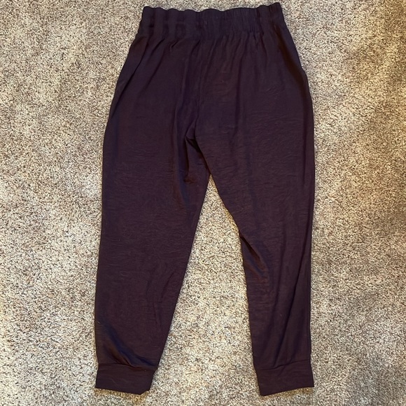Women’s joggers - Picture 2 of 3